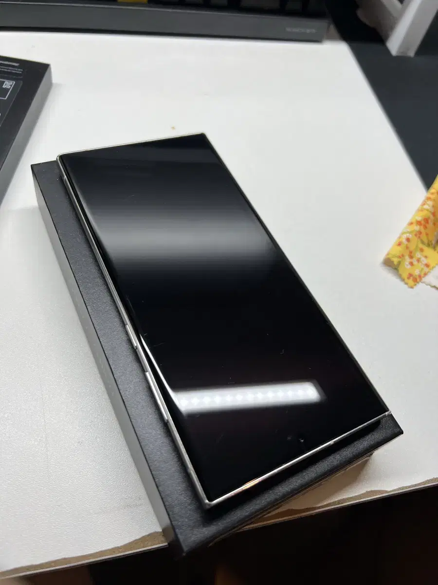갤럭시 S23 울트라 256GB 크림색상